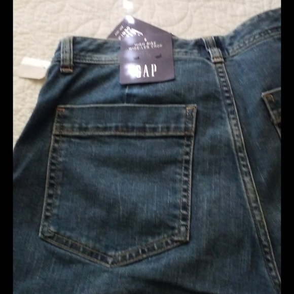 High Rise Crop - Picture 3 of 4